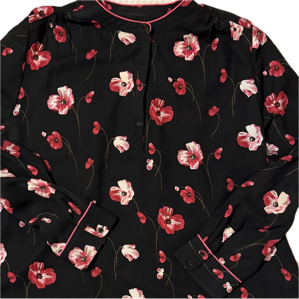Banana Republic XL Black Pullover Button Cuff Blouse with Pink Floral Pattern - Picture 8 of 8